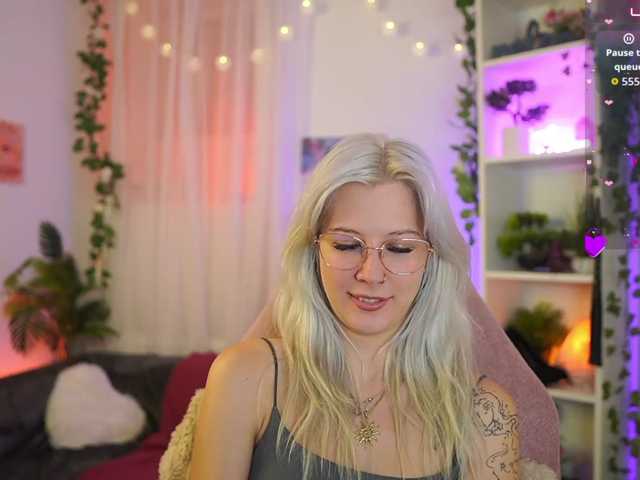 EmilySwan live cam on BongaCams