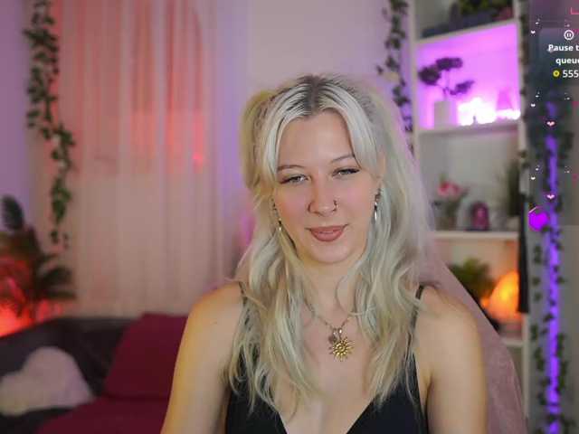 EmilySwan live cam on BongaCams