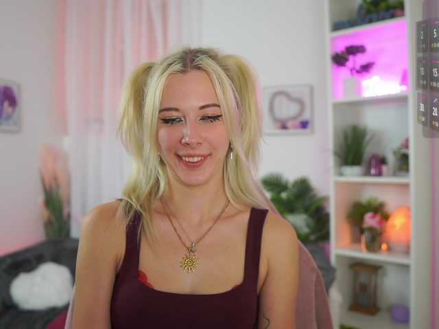 EmilySwan live cam on BongaCams