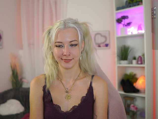 EmilySwan live cam on BongaCams