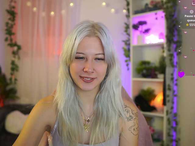 EmilySwan live cam on BongaCams