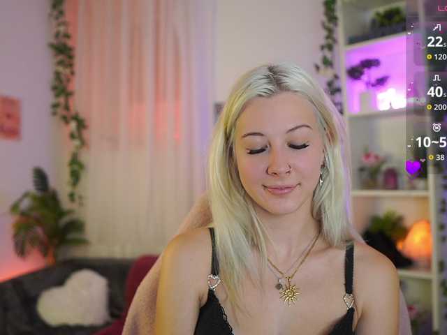 EmilySwan live cam on BongaCams