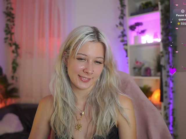 EmilySwan live cam on BongaCams