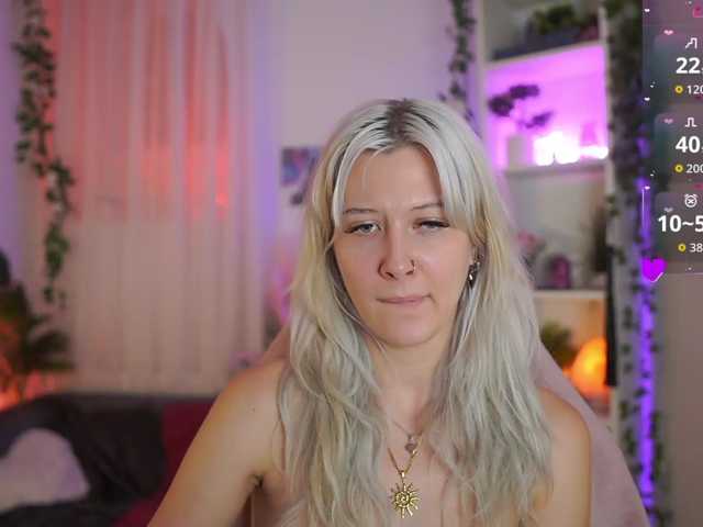 EmilySwan live cam on BongaCams