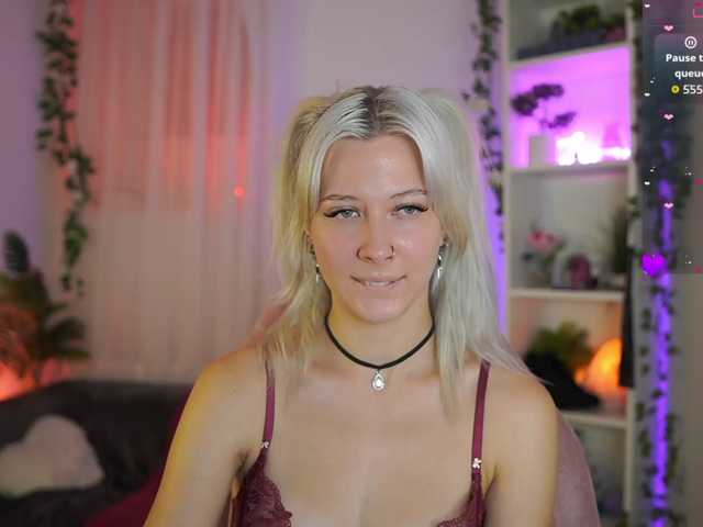 EmilySwan live cam on BongaCams