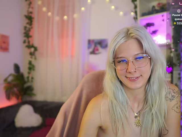 EmilySwan live cam on BongaCams
