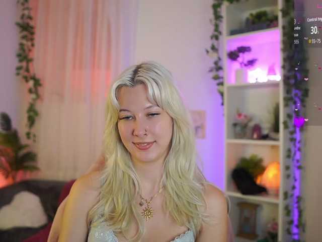 EmilySwan live cam on BongaCams