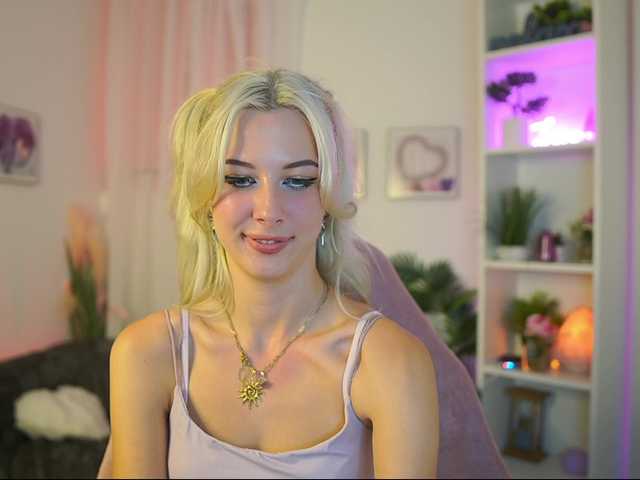 EmilySwan live cam on BongaCams