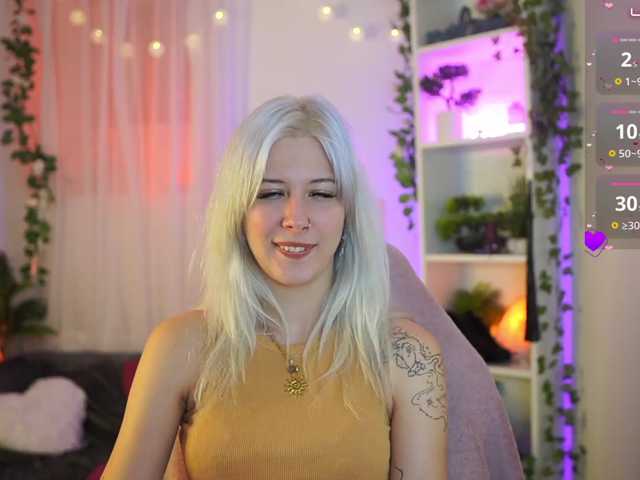EmilySwan live cam on BongaCams