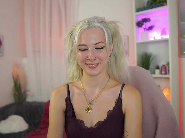 EmilySwan live cam on BongaCams