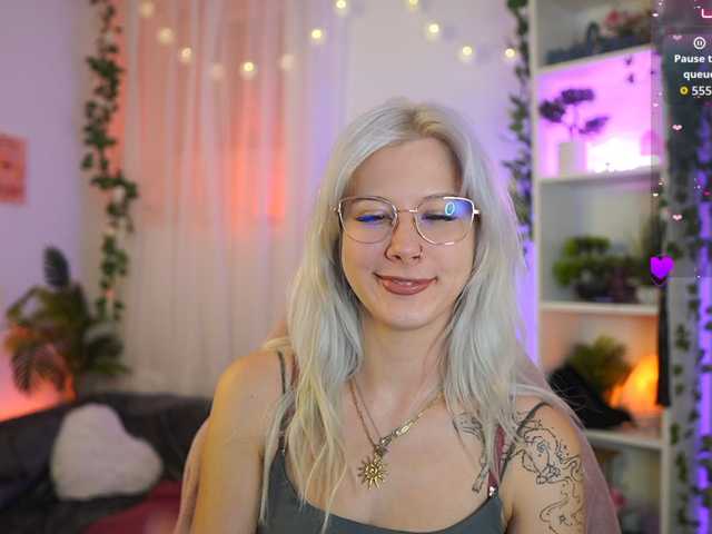 EmilySwan live cam on BongaCams
