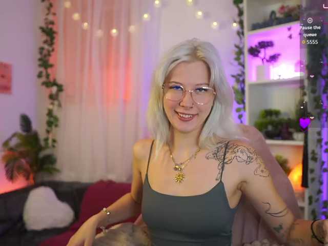 EmilySwan live cam on BongaCams