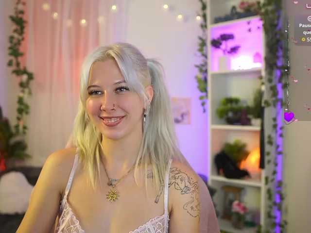 EmilySwan live cam on BongaCams