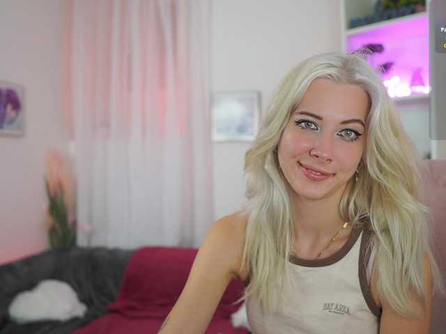 EmilySwan live cam on BongaCams