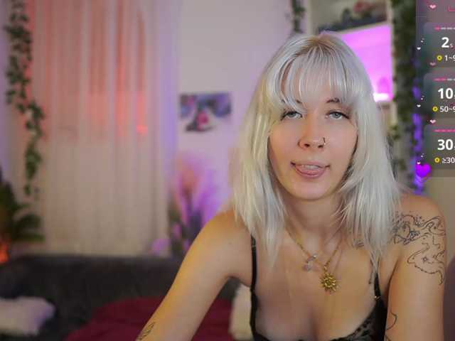 EmilySwan live cam preview