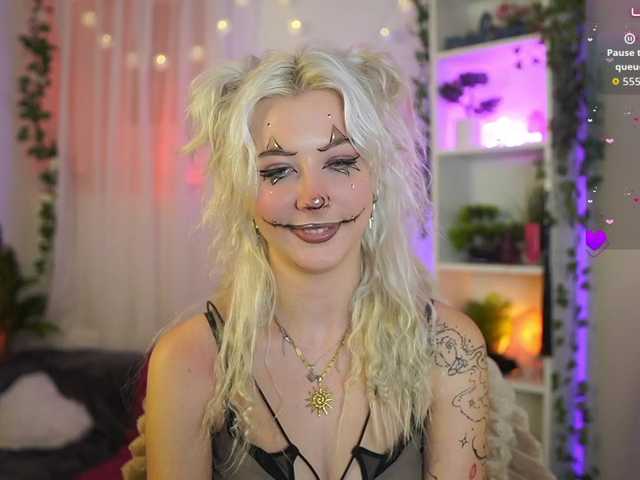 EmilySwan live cam on BongaCams
