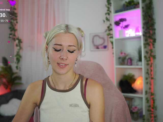 EmilySwan live cam on BongaCams