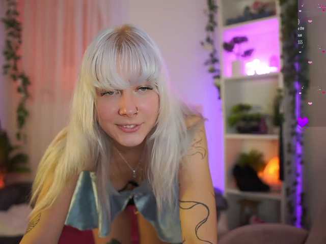 EmilySwan live cam preview