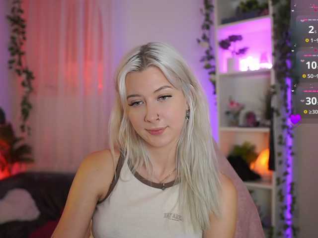 EmilySwan live cam preview