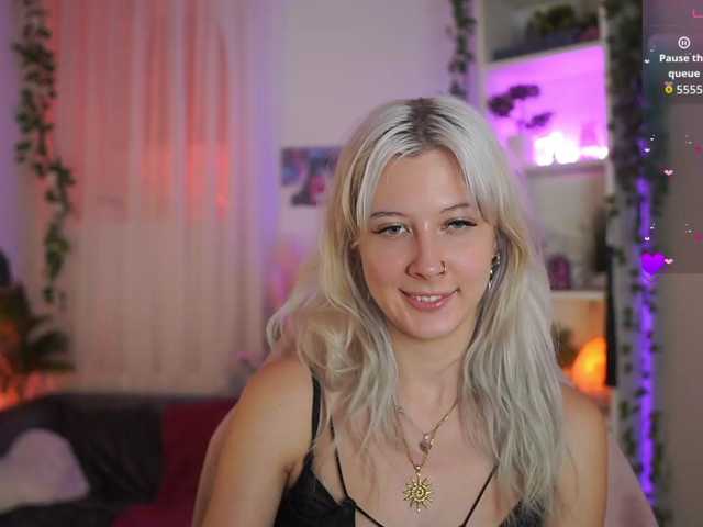 EmilySwan live cam on BongaCams