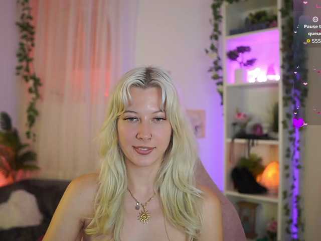 EmilySwan live cam on BongaCams