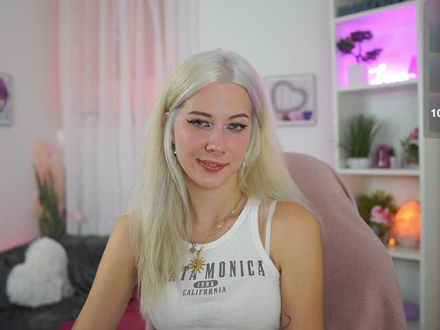 EmilySwan live cam on BongaCams