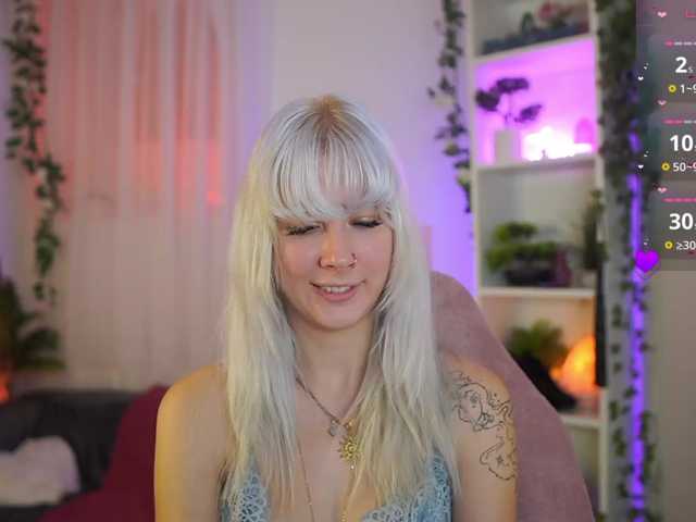 EmilySwan live cam preview
