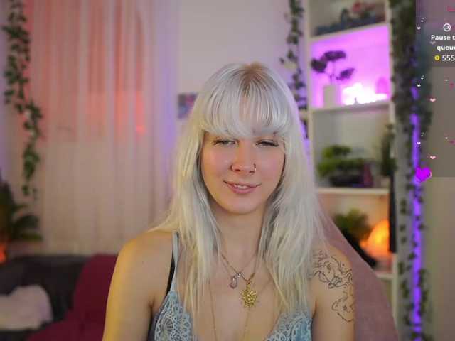 EmilySwan live cam on BongaCams