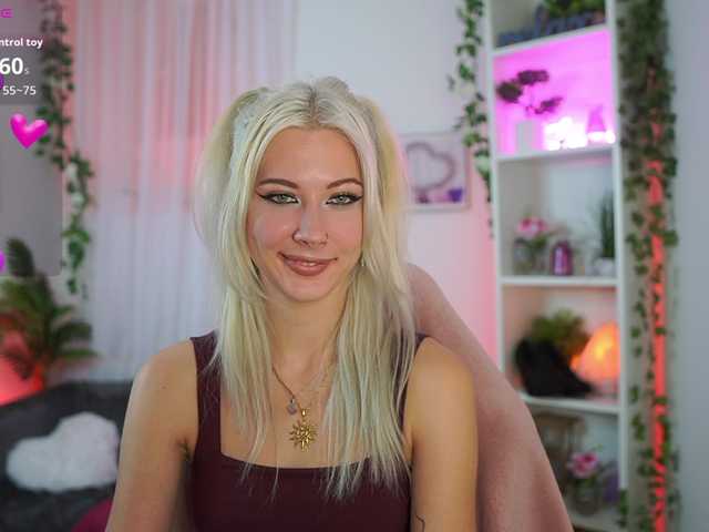 EmilySwan live cam on BongaCams