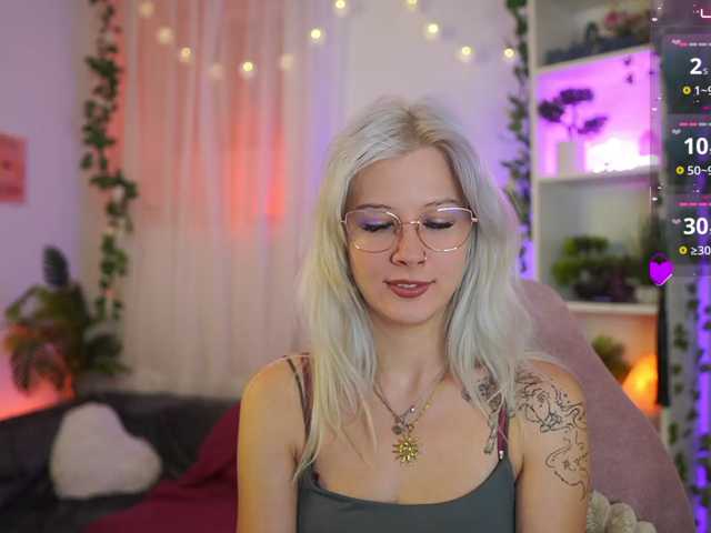 EmilySwan live cam on BongaCams