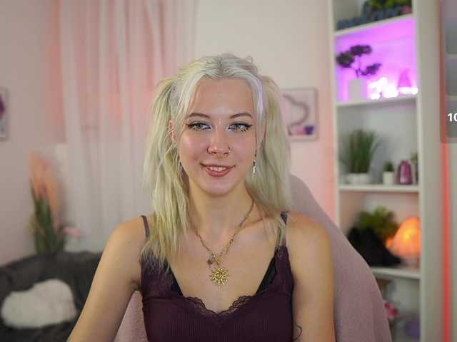 EmilySwan live cam on BongaCams