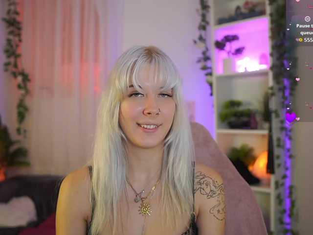 EmilySwan live cam on BongaCams