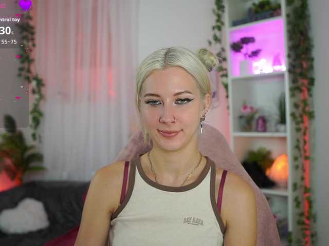 EmilySwan live cam on BongaCams