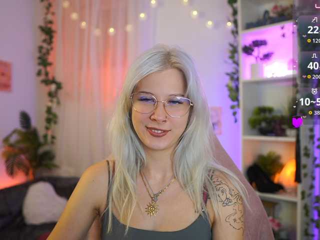 EmilySwan live cam on BongaCams