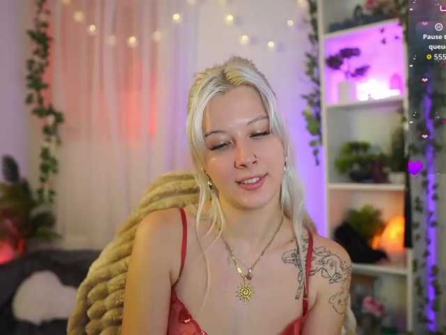 EmilySwan live cam on BongaCams
