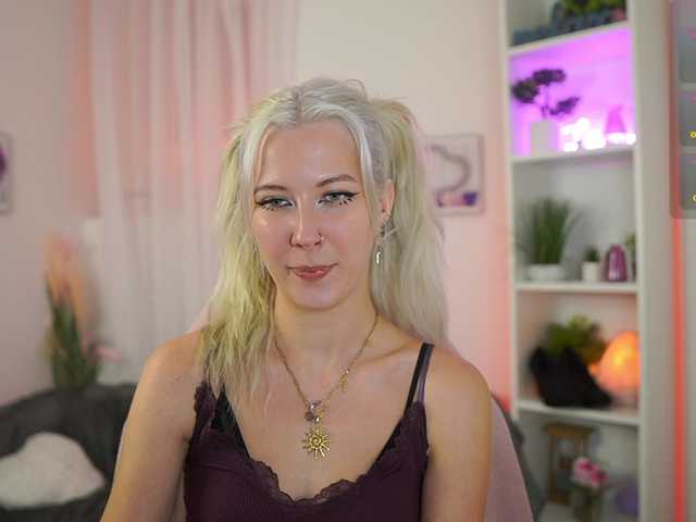 EmilySwan live cam on BongaCams