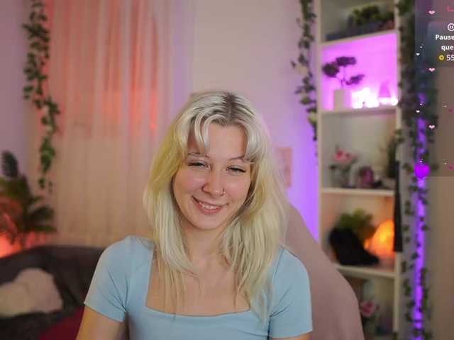 EmilySwan live cam on BongaCams