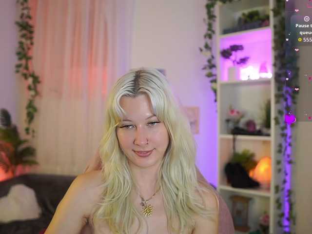 EmilySwan live cam on BongaCams