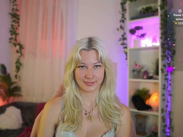 EmilySwan live cam on BongaCams