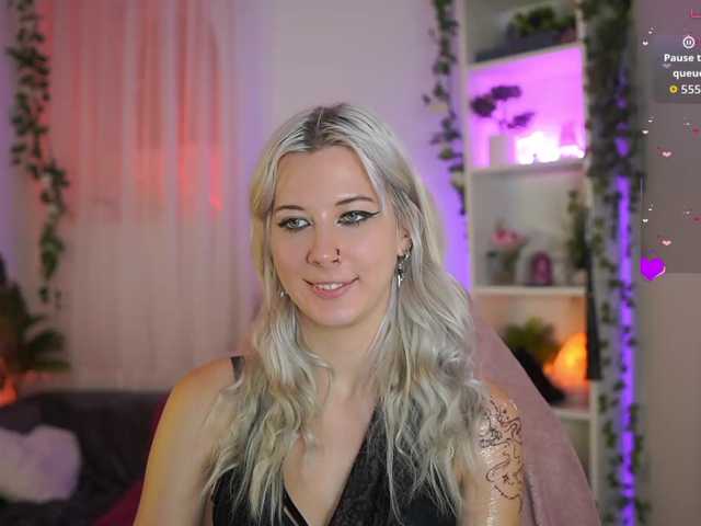 EmilySwan live cam on BongaCams