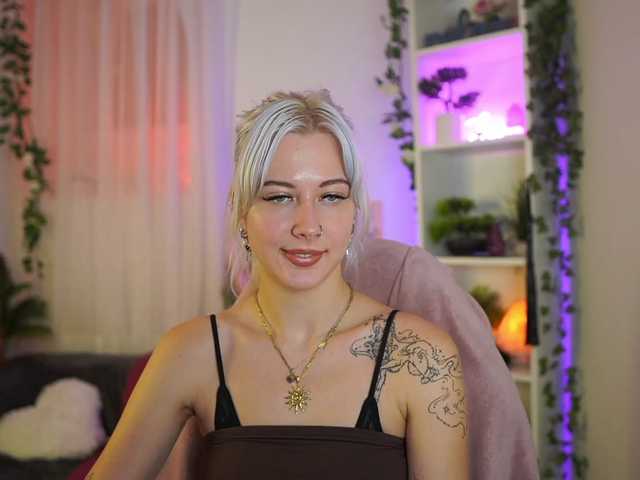 EmilySwan live cam on BongaCams