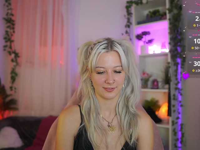 EmilySwan live cam on BongaCams