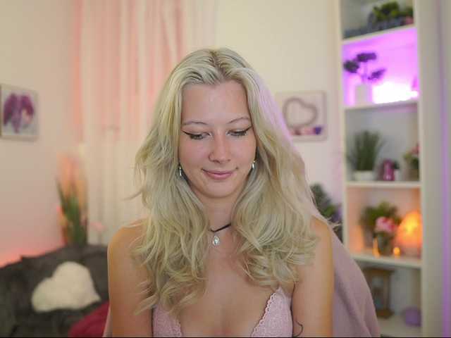EmilySwan live cam on BongaCams