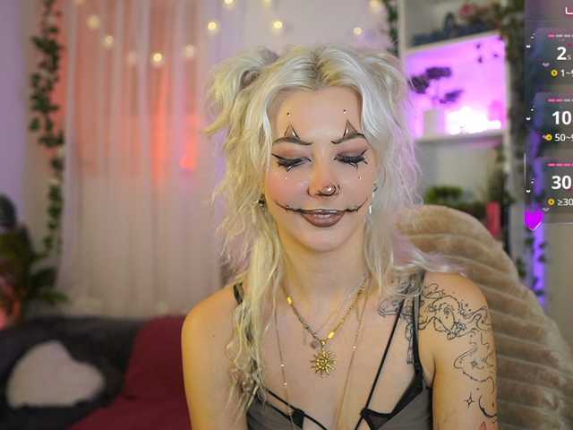 EmilySwan live cam on BongaCams