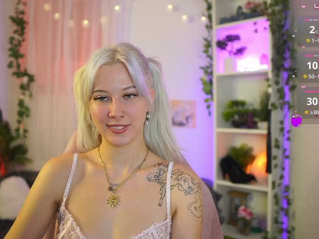 EmilySwan live cam on BongaCams