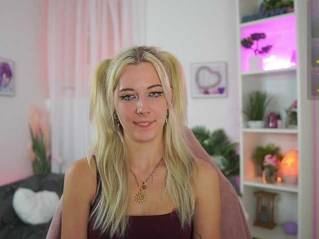 EmilySwan live cam on BongaCams