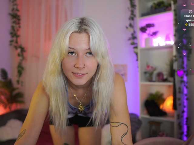 EmilySwan live cam on BongaCams