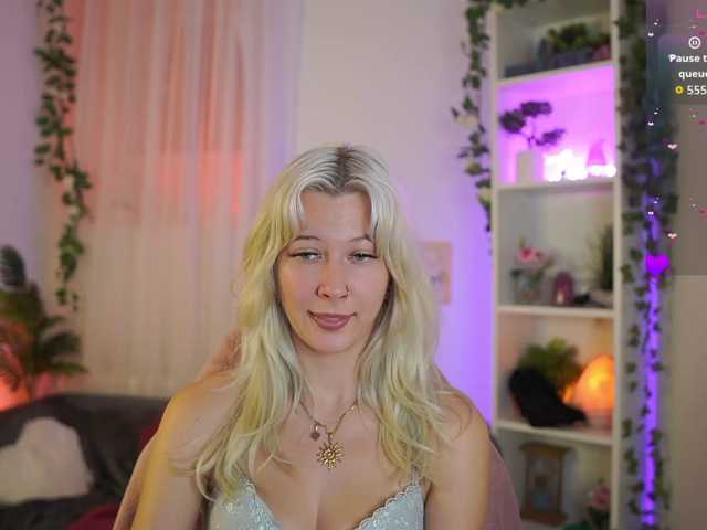 EmilySwan live cam on BongaCams