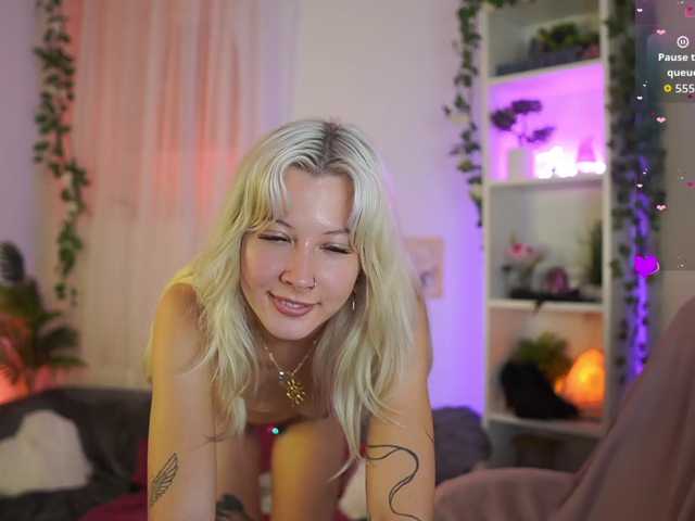 EmilySwan live cam on BongaCams