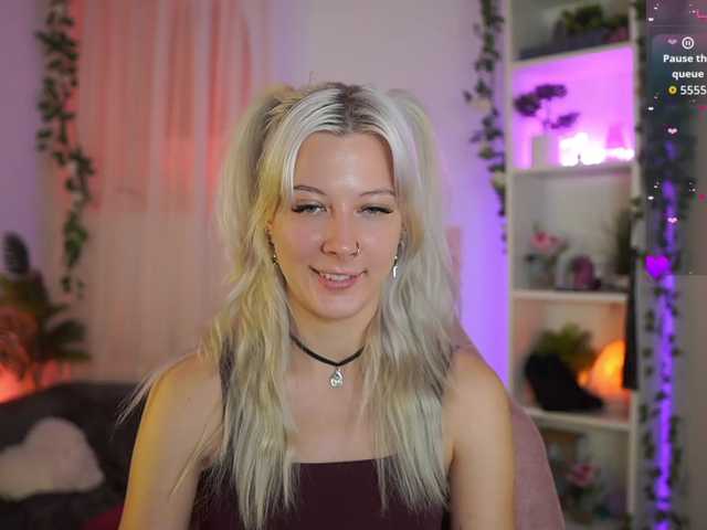 EmilySwan live cam on BongaCams